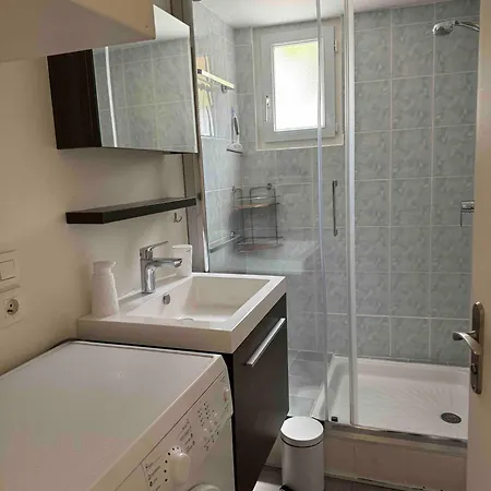 Raffine Pres De La Et Des Commerces La Flotte