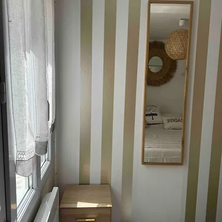 Raffine Pres De La Et Des Commerces * La Flotte